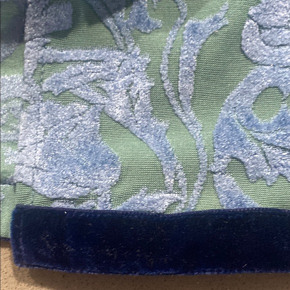 Elegant Blue and Green Patterned Skirt - Picture 3 of 10